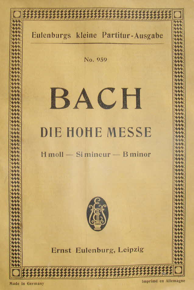 Johann Sebastian Bach (* 31. M�rz 1685 in Eisenach; � 28. Juli 1750 in Leipzig) war ein deutscher Komponist, Kantor sowie Orgel- und Cembalovirtuose des Barock. In seiner Hauptschaffensperiode war er Thomaskantor zu Leipzig.
Die h-Moll-Messe, BWV 232, ist eine der bedeutendsten geistlichen Kompositionen. Es handelt sich um Bachs letztes gro�es Vokalwerk und seine einzige Komposition, der das vollst�ndige Ordinarium des lateinischen Messetextes zugrunde liegt. Gelegentlich wird sie infolge einer Zuschreibung der Romantik auch Hohe Messe in h-Moll genannt. Dem Typus nach handelt es sich um eine Missa solemnis, die aus 18 Chors�tzen und 9 Arien besteht. Bach komponierte 1733 zun�chst eine Missa aus Kyrie und Gloria. Gegen Ende seines Lebens stellte er die �brigen S�tze aus Bearbeitungen fr�her komponierter S�tze, �berwiegend aus seinen Kantaten, und neuen Kompositionen zusammen. Das Manuskript von 1748/1749 geh�rt zum UNESCO-Weltdokumentenerbe - 39 € mtl./K 350 €