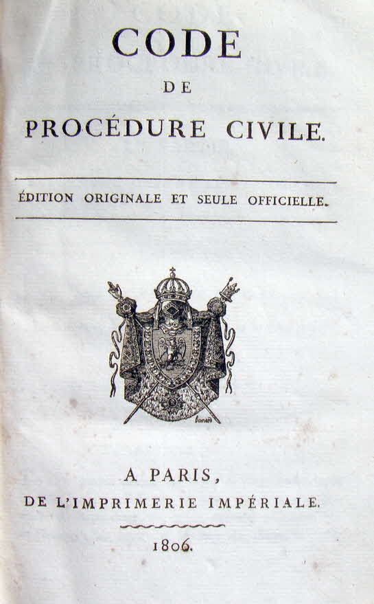 Der Code civil, oft auch Code Napol�on genannt, ist das franz�sische Gesetzbuch zum Zivilrecht, das von Napoleon Bonaparte am 21. M�rz 1804 eingef�hrt wurde. Mit dem Code civil schuf Napoleon ein bedeutendes Gesetzeswerk der Neuzeit. In Frankreich ist es in wesentlichen Teilen noch heute g�ltig.
Der Titel lautete urspr�nglich Code civil des Fran�ais (�Zivilgesetzbuch der Franzosen�). Zu Ehren des Kaisers war zwischen 1807 und 1815 Code Napol�on die offizielle Bezeichnung, dann nochmals zwischen 1853 und 1871 unter Napoleon III.
In den von Napoleon besetzten oder beeinflussten Gebieten wurden meist beide und auch die anderen der Cinq codes (�f�nf Gesetzb�cher�) eingef�hrt, auch wenn meist nur der Code civil erw�hnt wird. - 13 x 20 cm - 240 Seiten und 200 Seiten Dictionaire -  89 € mtl./K 950 €
